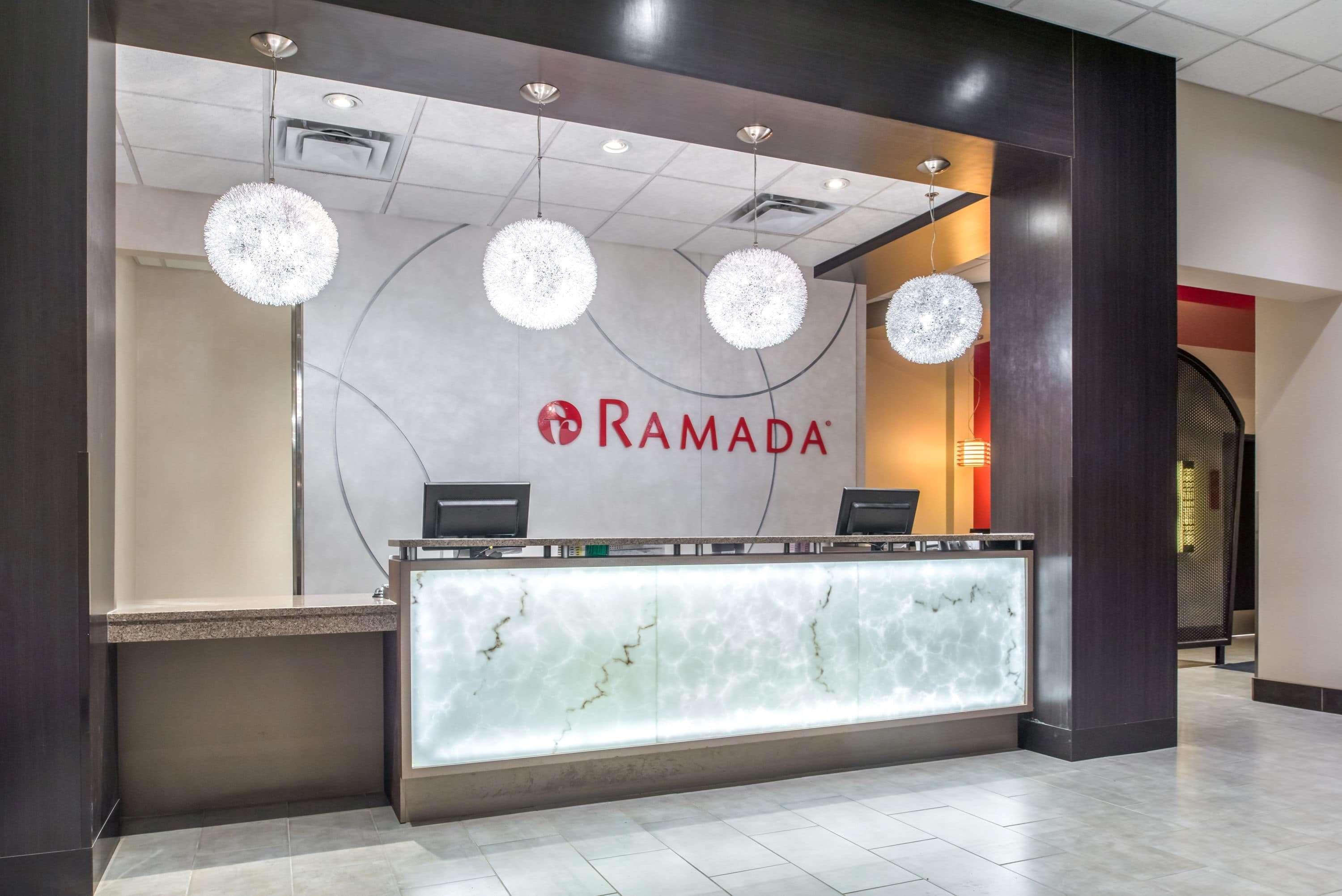 Hotel Ramada By Wyndham Saskatoon Zewnętrze zdjęcie